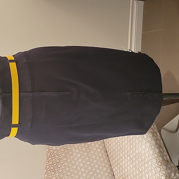 Ricki's dark indigo denim pencilskirt with yellow belt. Size 8 - Picture 4 of 8